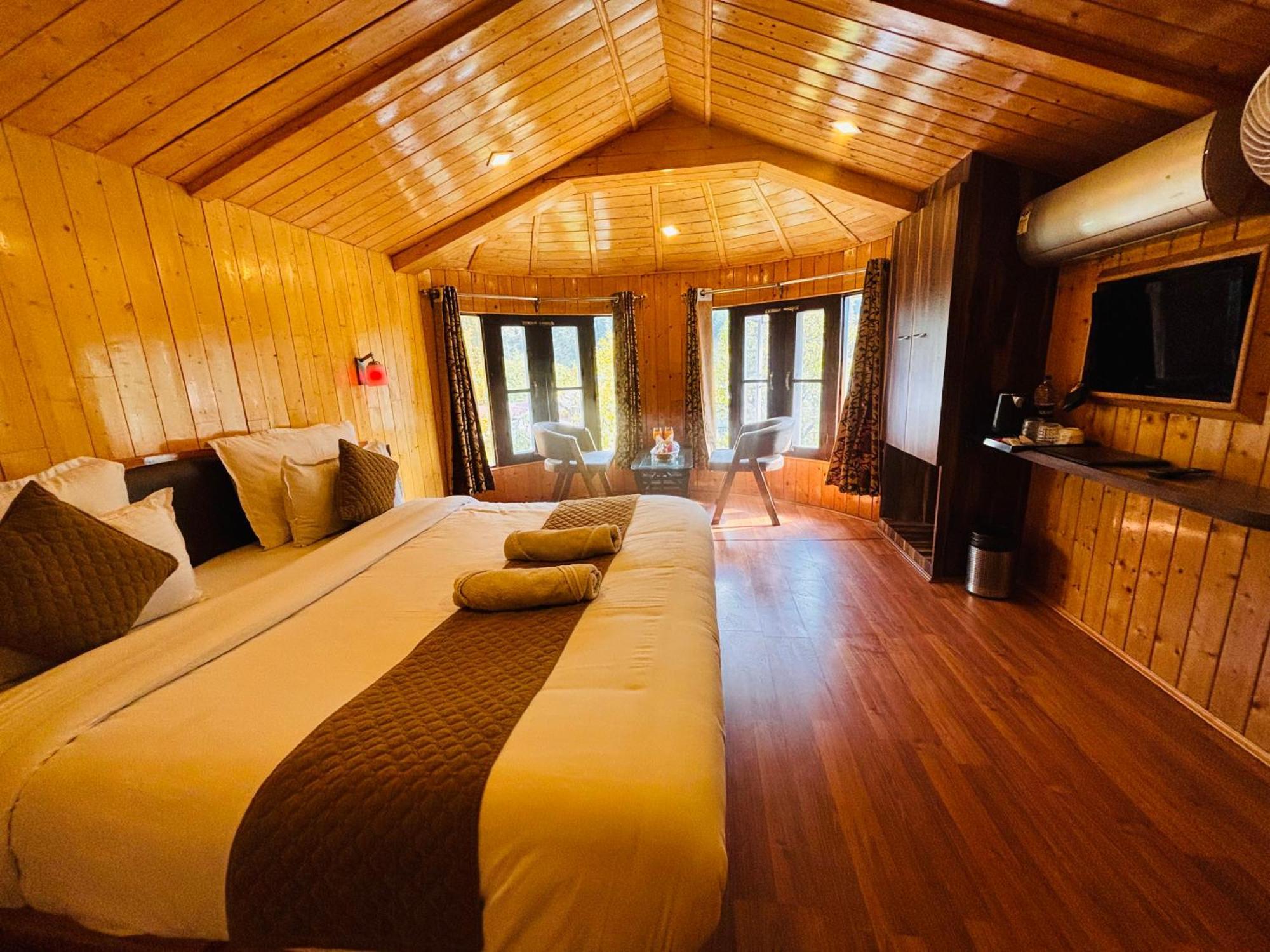 Bombay Palace Hotel Pahalgam Exterior photo
