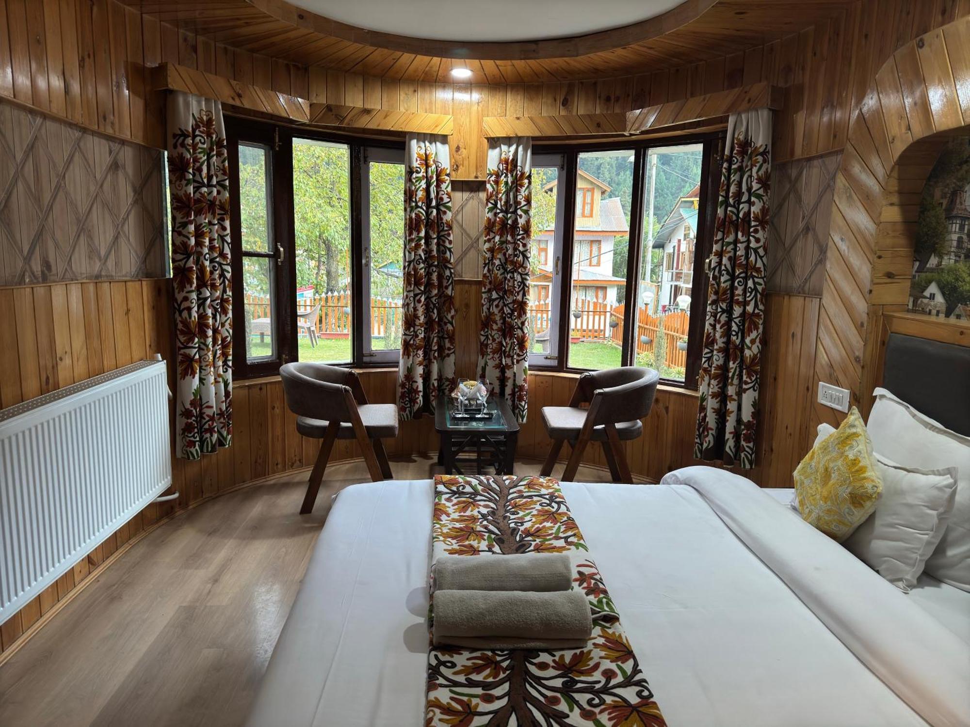 Bombay Palace Hotel Pahalgam Exterior photo